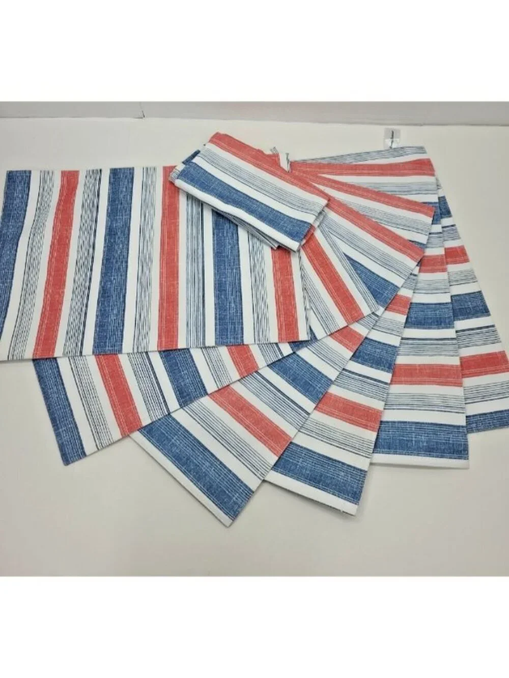 Tommy Bahama Placemats NWOT Set of 6 Cloth Napkins Set of 2 Red White Blue